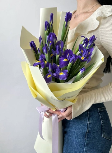 Букет «25 ирисов» от интернет-магазина цветов в 