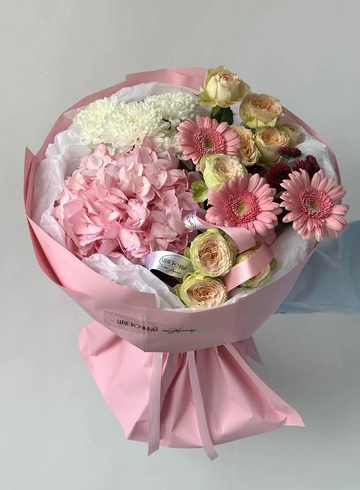 Букет в розово-персиковой гамме от интернет-магазина цветов в 