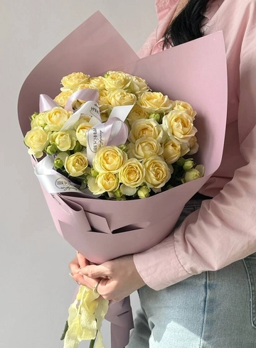 Букет 5 веток кустовой розы OLGA от интернет-магазина цветов в 