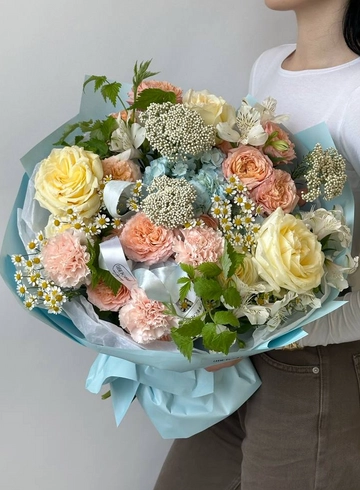 Авторский букет с розами CANDLELIGHT от интернет-магазина цветов в 