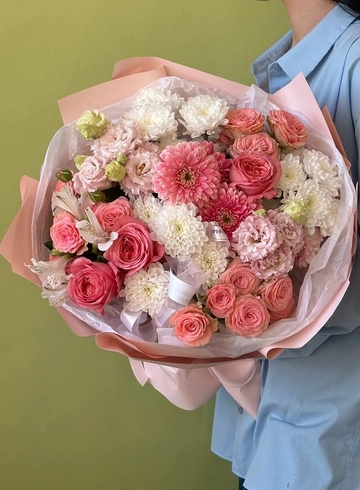 Авторский букет в розовой гамме от интернет-магазина цветов в 