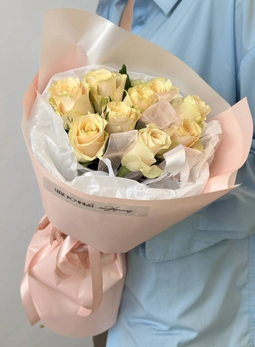 Букет из 9 кремовых роз от интернет-магазина цветов в 