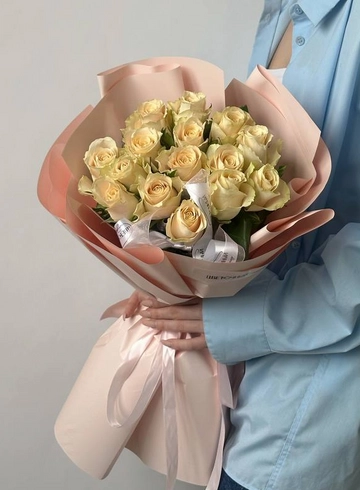 Букет из 15 кремовых роз от интернет-магазина цветов в 