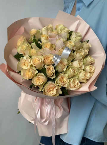 Букет из 35 кремовых роз от интернет-магазина цветов в 