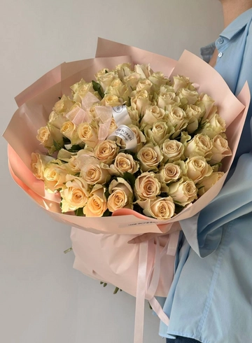 Букет из 51 кремовой розы от интернет-магазина цветов в 