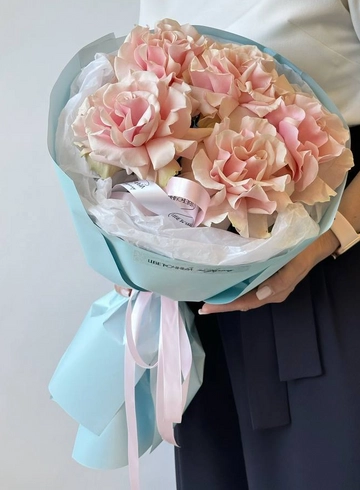 Букет из 5 нежных французских роз PINK MONDIAL от интернет-магазина цветов в 