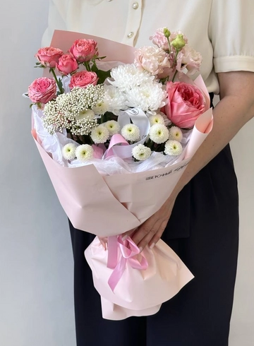 Авторский букет-комплимент в бело-розовой гамме от интернет-магазина цветов в 