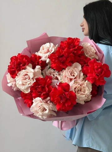 Букет микс из 21 французской розы от интернет-магазина цветов в 