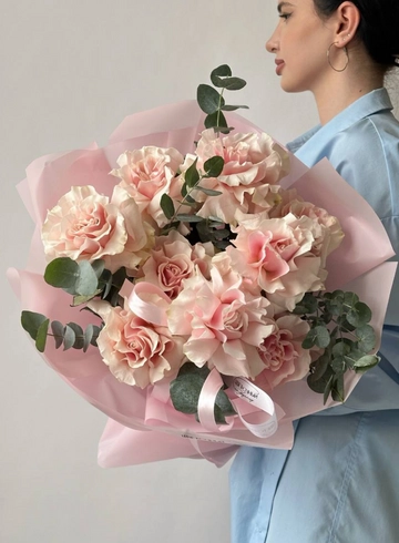  Букет из 9 французских роз с эвкалиптом от интернет-магазина цветов в 