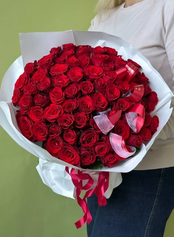 Букет из 73 кенийских красных роз от интернет-магазина цветов в 