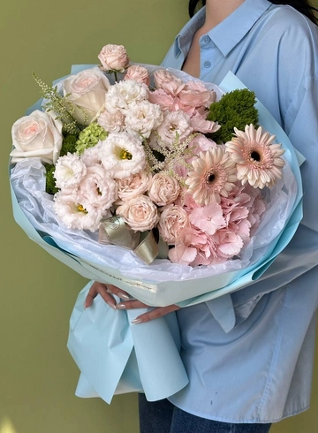 Букет в нежно персиково-розовой гамме от интернет-магазина цветов в 