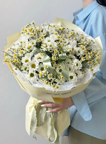 Букет «Кустовая ромашка и солнечные хризантемы» от интернет-магазина цветов в 