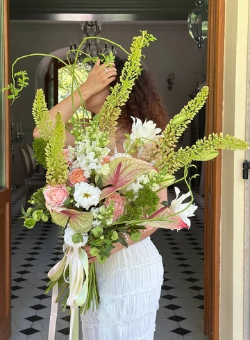 Садовый букет в нежной гамме от интернет-магазина цветов в 