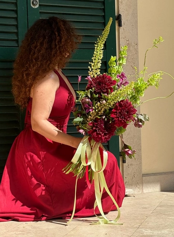 Садовый букет в осенней гамме с винными георгинами от интернет-магазина цветов в 