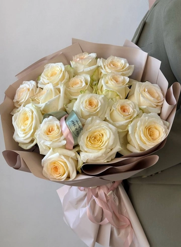 Букет «15 пионовидных роз CANDLELIGHT» от интернет-магазина цветов в 