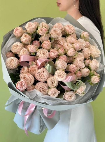 Букет «15 веток пионовидной розы BOMBASTIC» от интернет-магазина цветов в 