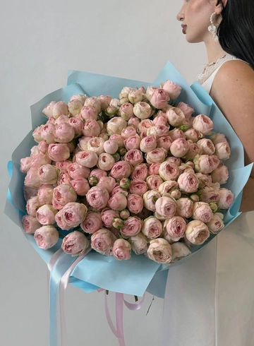 Букет «35 веток кустовой розы MANSFIELD» от интернет-магазина цветов в 