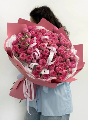 Букет «19 веток кустовой розы GISELLE» от интернет-магазина цветов в 