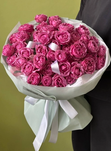 Букет «11 веток кустовой розы MISTY BUBBLES» от интернет-магазина цветов в 