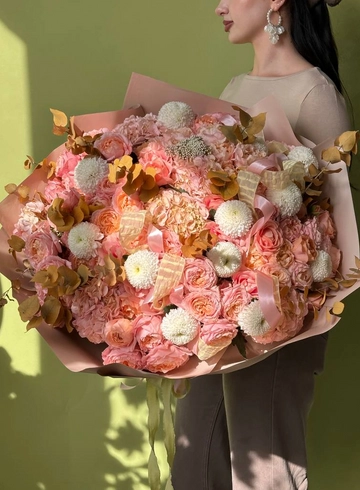 WOW - букет с гортензиями и хризантемой Момоко от интернет-магазина цветов в 