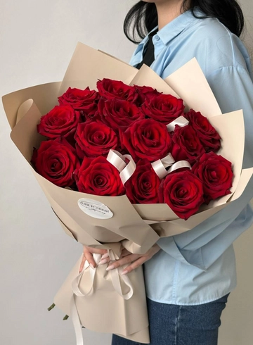Букет из 15 красных эквадорских роз от интернет-магазина цветов в 