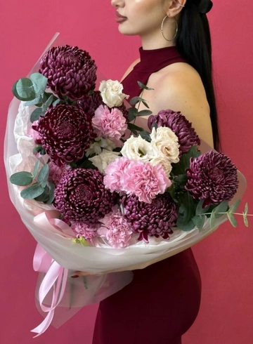 Букет «Хризантема Бигуди с нежной эустомой и диантусами» от интернет-магазина цветов в 