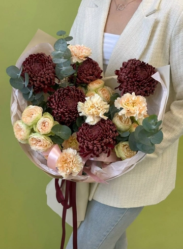 Букет «Хризантема Бигуди, персиковая роза и диантус» от интернет-магазина цветов в 