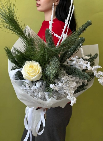 Хвойный букет в белой гамме от интернет-магазина цветов в 