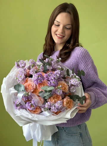 Букет &laquo;Кустовая роза и маттиола&raquo; от интернет-магазина цветов в 