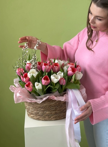 Букет &laquo; Корзина тюльпанов&raquo; от интернет-магазина цветов в 