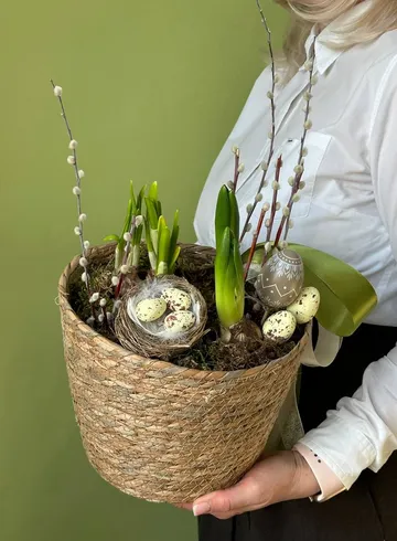 Пасхальная композиция в кашпо от интернет-магазина цветов в 
