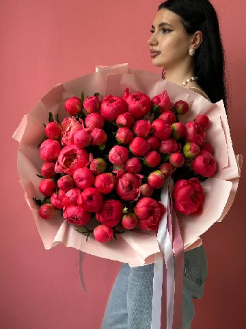 Букет &laquo;51 пион CORAL CHARM&raquo; от интернет-магазина цветов в 
