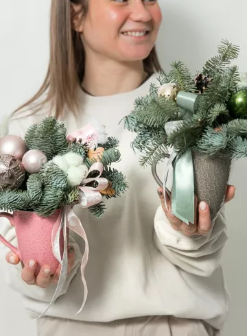 Композиция «Новогодняя кружка»  от интернет-магазина цветов в 