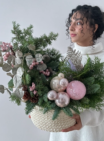 Композиция «Семейные ценности в вязаном кашпо»  от интернет-магазина цветов в 