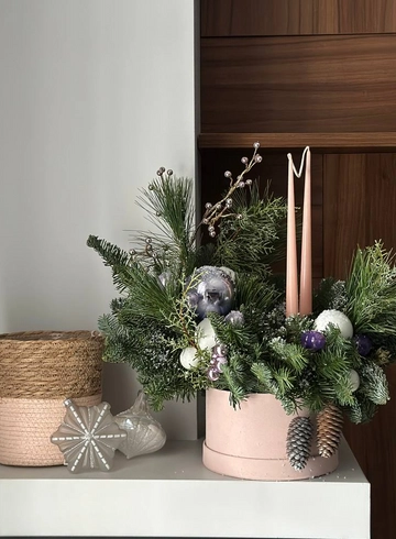 Новогодняя Композиция из коллекции  Баланс «Сладкий леденец» от интернет-магазина цветов в 