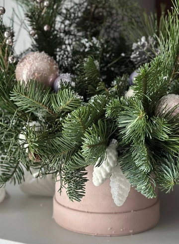 Новогодняя Композиция из коллекции  Баланс «Сладкий леденец» s от интернет-магазина цветов в 