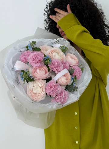 Букет «Нежные ранункулюсы»  от интернет-магазина цветов в 