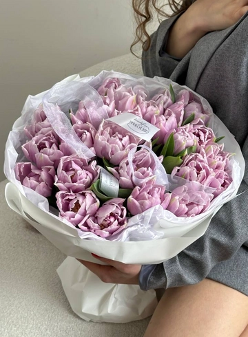Букет «Фиолетовые тюльпаны 25 штук» от интернет-магазина цветов в 