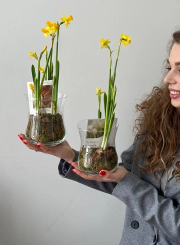 Композиция &laquo;Первоцветы в стекле&raquo; от интернет-магазина цветов в 