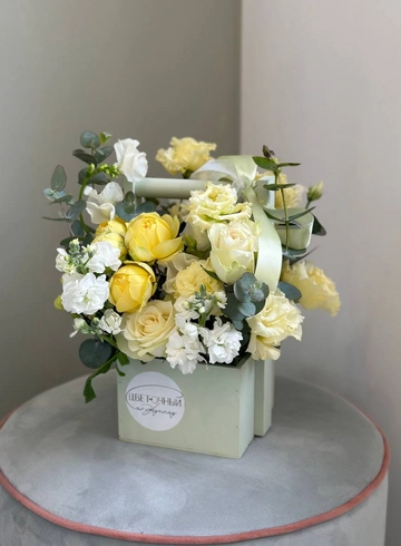 Композиция  «Цветы в ящике» от интернет-магазина цветов в 