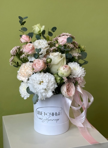 Композиция «Пышный презент» от интернет-магазина цветов в 