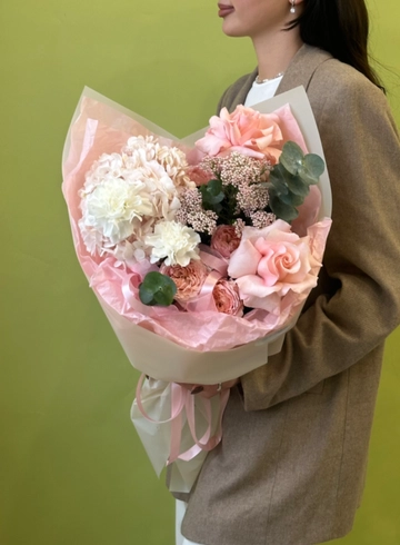 Букет «Сборный с французскими розами» от интернет-магазина цветов в 