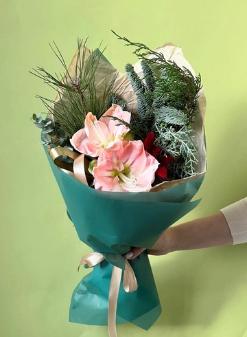 Букет «Новогодний с цветами» от интернет-магазина цветов в 