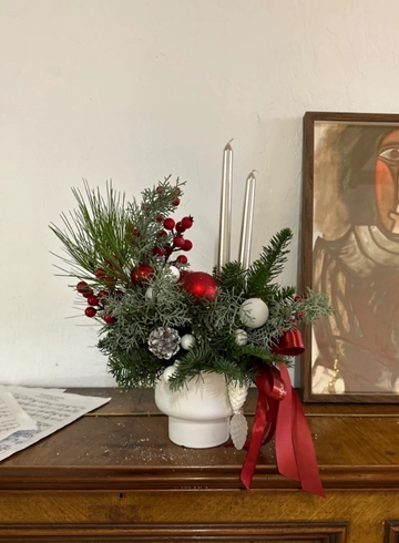 Композиция в кашпо «Классический красный» от интернет-магазина цветов в 