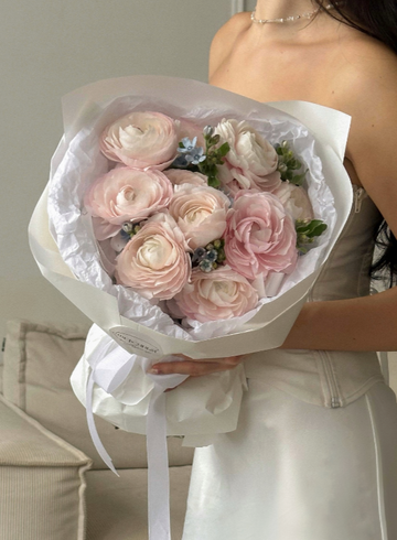 Букет «Девять ранункулюсов» от интернет-магазина цветов в 