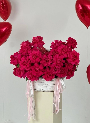 Композиция в корзине «Малиновые французские розы 51 шт» от интернет-магазина цветов в 