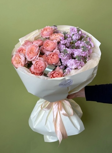 Букет «Персиковая Джульетта и лавандовая маттиола» от интернет-магазина цветов в 