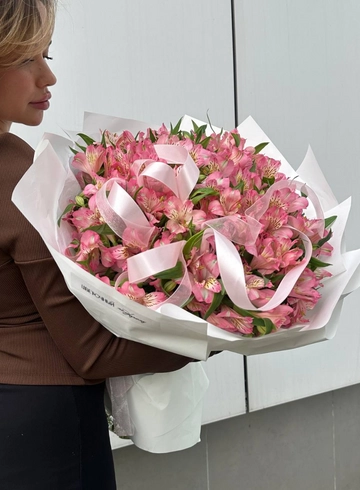 Букет из 25 веток розовой альстромерии от интернет-магазина цветов в 