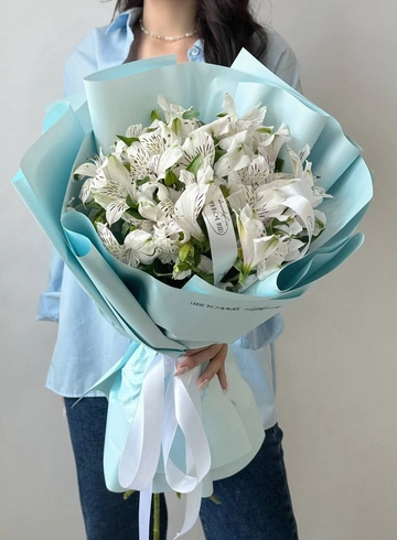 Букет из 7 белоснежных альстромерий от интернет-магазина цветов в 