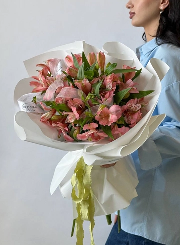 Букет из 7 розовых альстромерий от интернет-магазина цветов в 